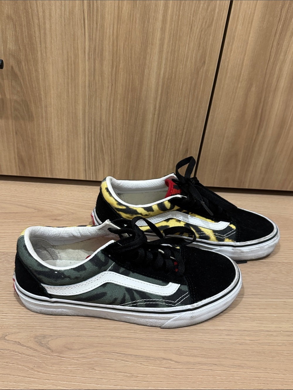 5.5 Rasta Low-Top Skate Shoes in Black with red, green and Yellow Accents